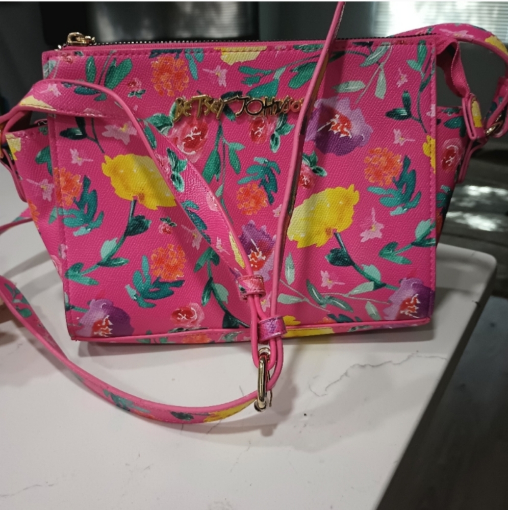 Betsey Johnson  Floral crossbody